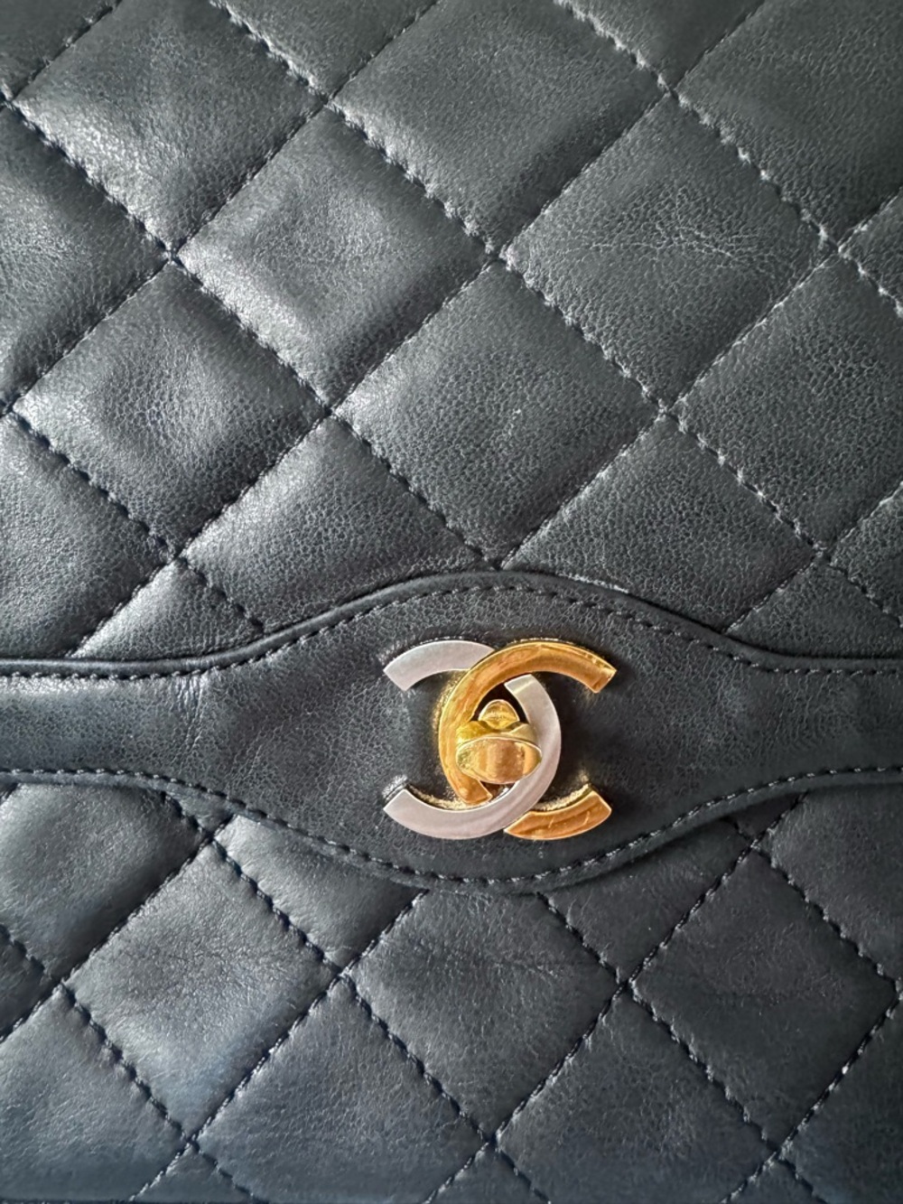 CHANEL Black Quilted Leather Shoulder Bag with Gold Hardware - Picture 7 of 12
